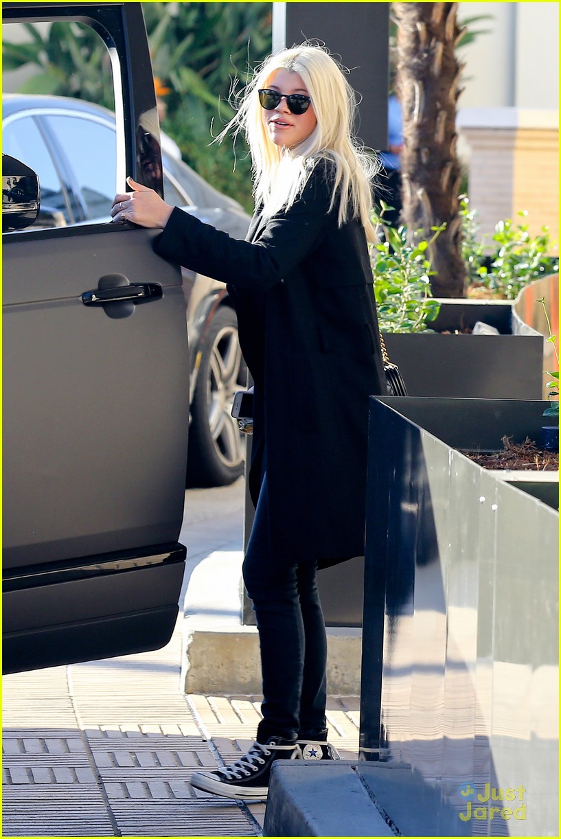 Full Sized Photo of sofia richie barneys shopper 08 | Sofia Richie Gets