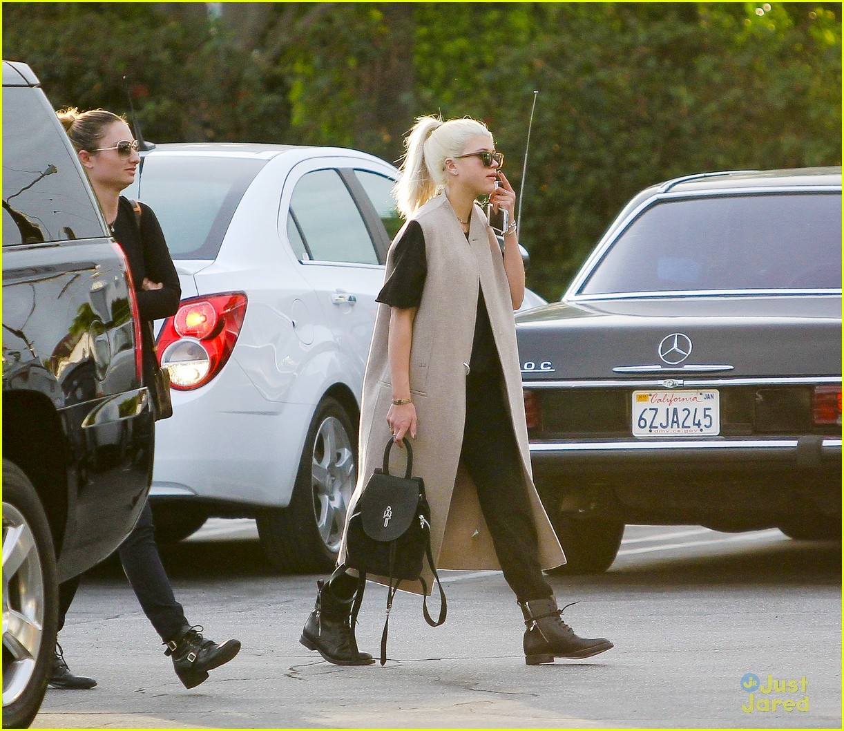Full Sized Photo of sofia richie barneys again fred segal stop 07