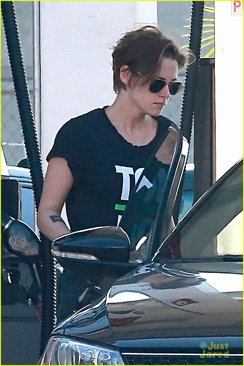 Full Sized Photo of kristen stewart embraces tom boy status 15