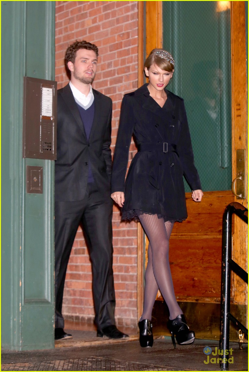 taylor swift austin dressed for formal dinner 06