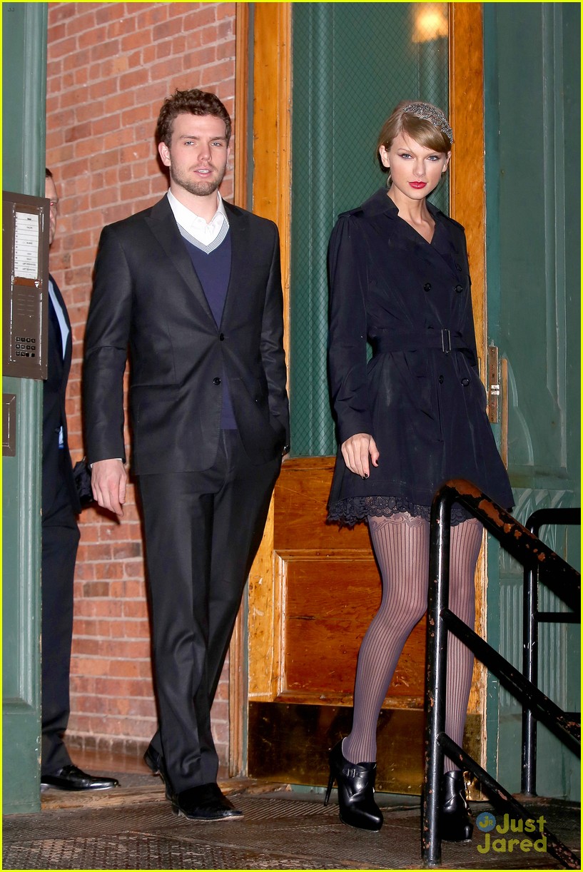 taylor swift austin dressed for formal dinner 07