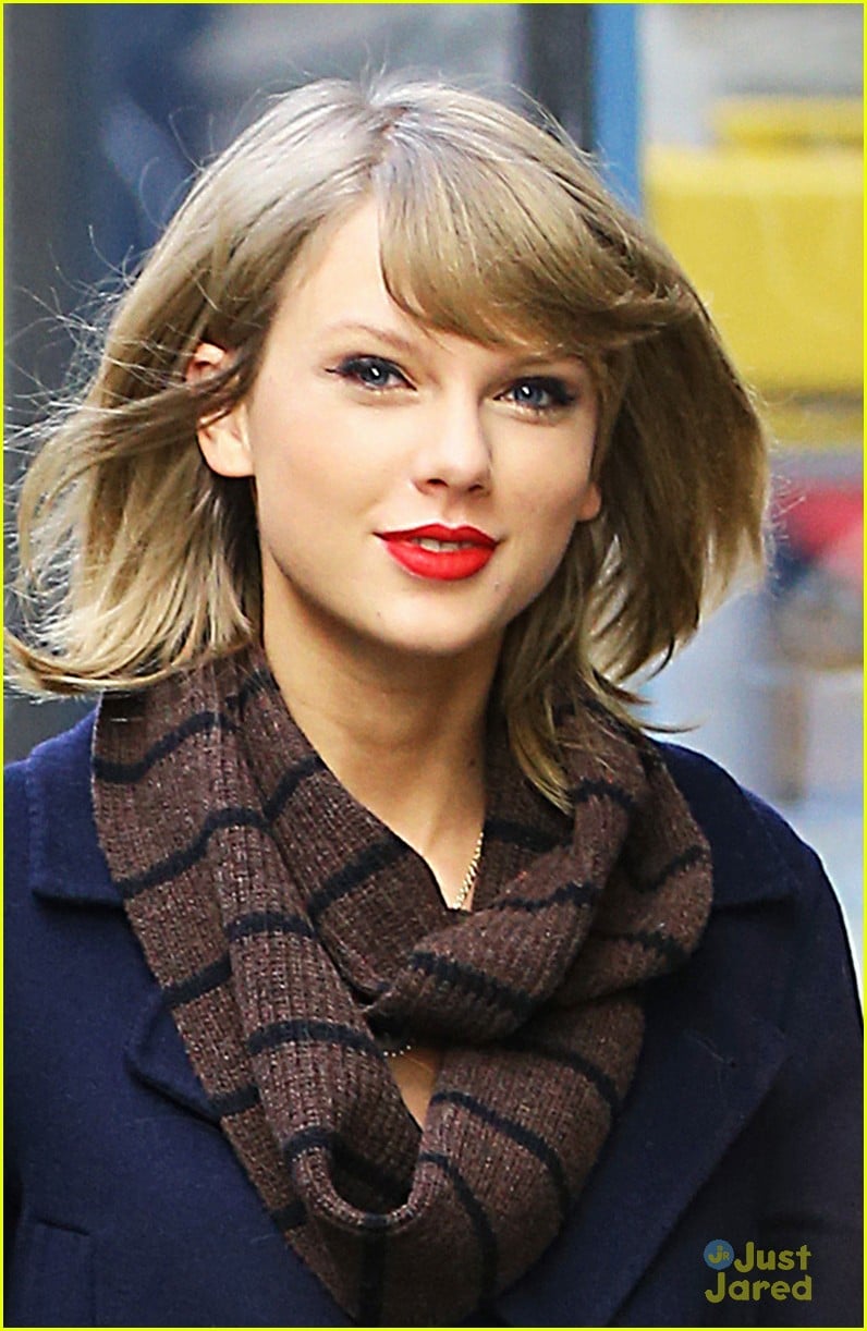 Full Sized Photo of taylor swift up bright and early 02 | Taylor Swift ...