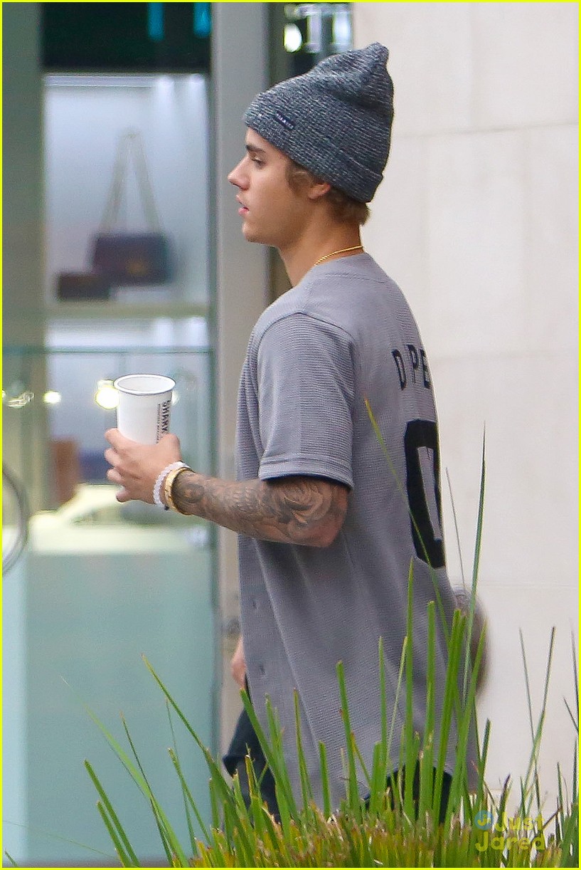 Justin Bieber Heads Out After Issuing His Apology Video | Photo 769017 ...