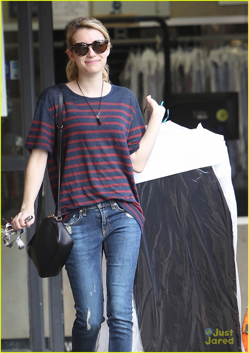 Emma Roberts Still Engaged To Evan Peters Despite Not Wearing ...