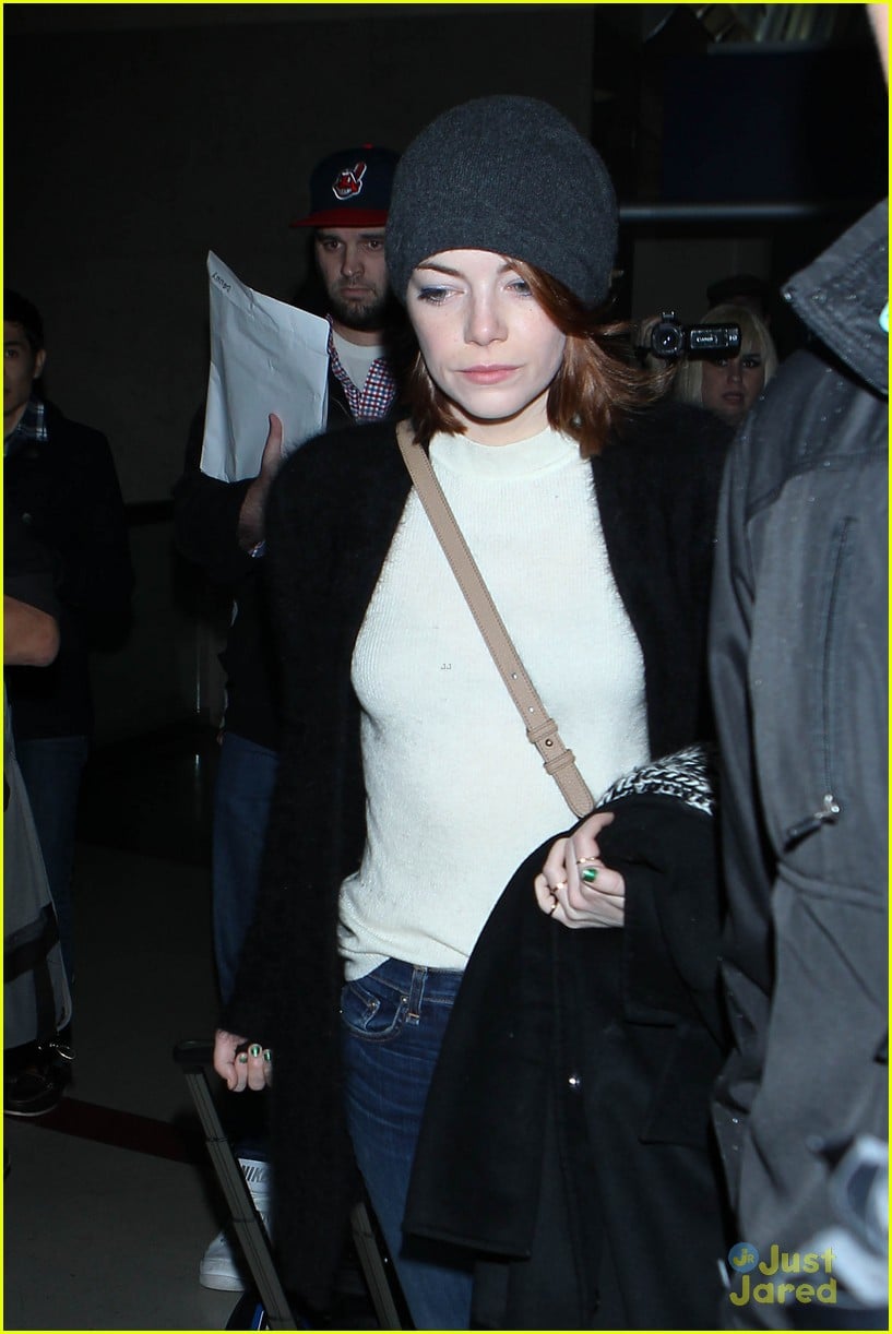 Emma Stone Touches Down at LAX Ahead of Golden Globes 2015 | Photo ...