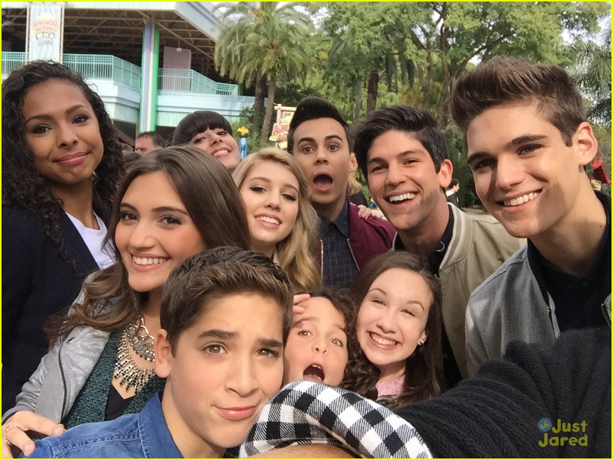 'Every Witch Way' Cast Q&A: Who Would Survive a Zombie Apocalypse ...