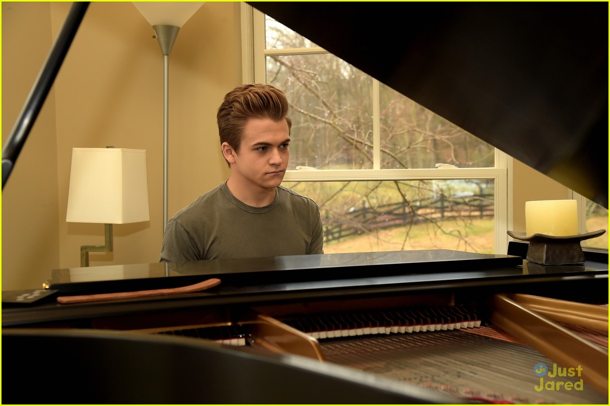 Hunter Hayes Wants You To Sing Him 'You Are My Sunshine' Photo 765472