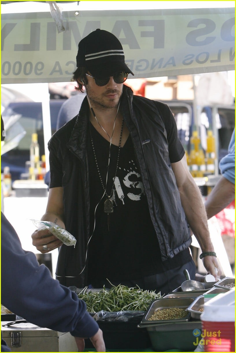 Ian Somerhalder Shows Off Muscles While Carrying Boxes At Farmers Market Photo 759705 Photo 3171