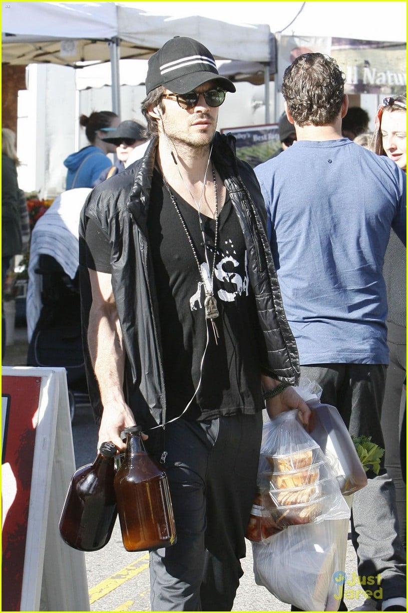 Ian Somerhalder Shows Off Muscles While Carrying Boxes At Farmers Market Photo 759709 Photo 9170