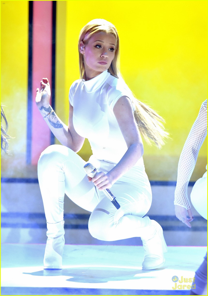 Iggy Azalea Makes Us Beg For It At Peoples Choice Awards 2015 Video Photo 760738 Photo 1391