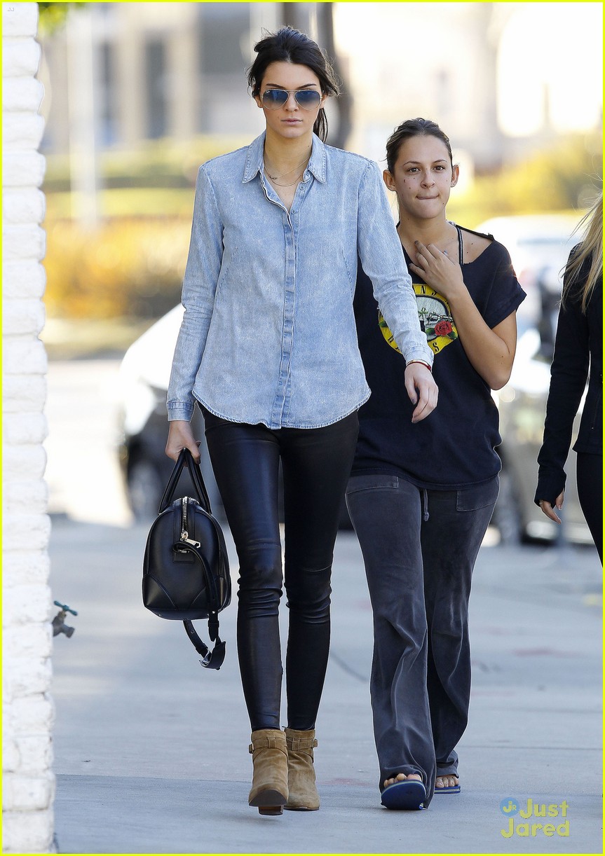 Kendall Jenner Looks So Fashion Forward In Her Backless Denim Shirt Photo 759737 Photo 