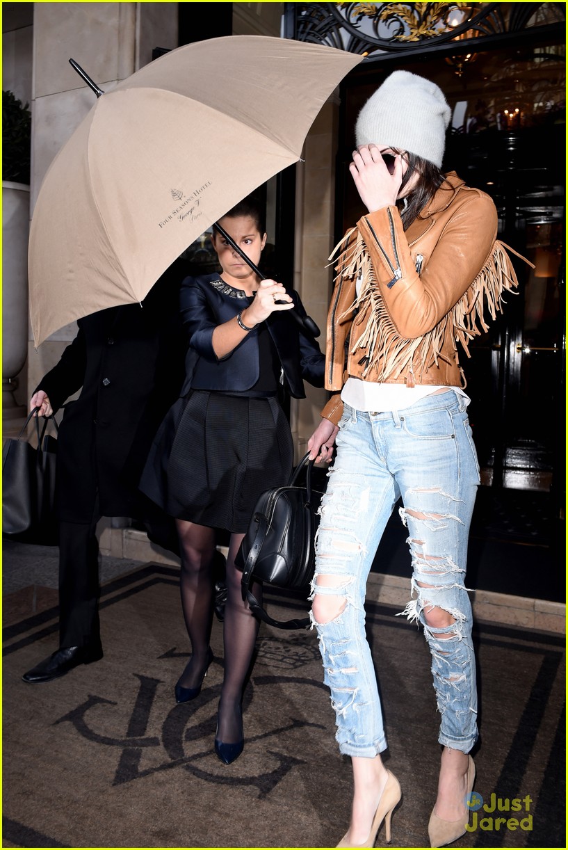 Kendall Jenner Is All About the Fringe For Paris Departure | Photo ...