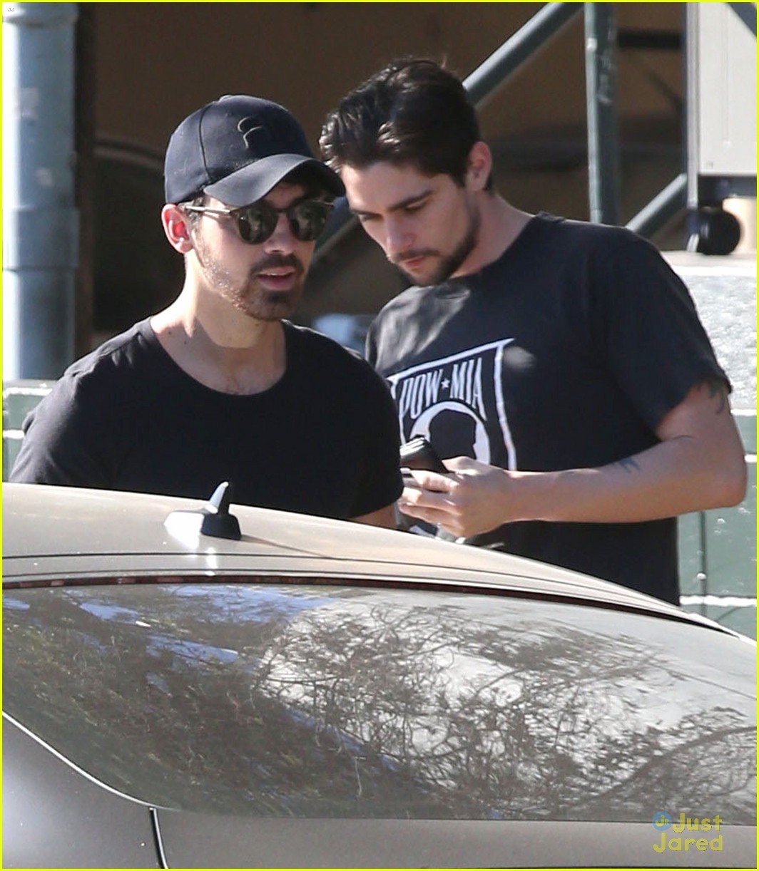 What Does Joe Jonas Do When He Sees His Crush? Photo 767702 Photo