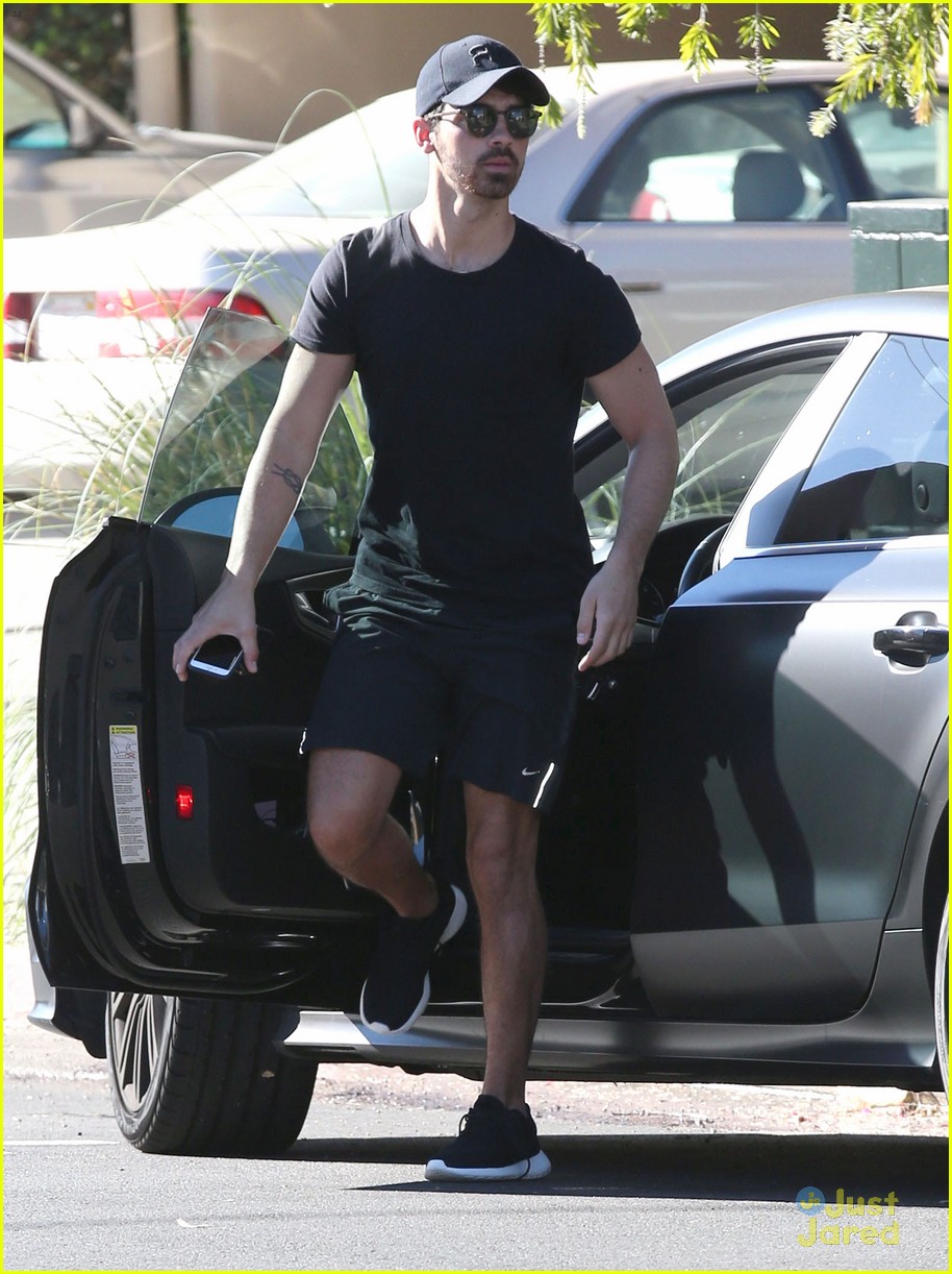 Full Sized Photo of joe jonas sees his crush what does he do 06 What