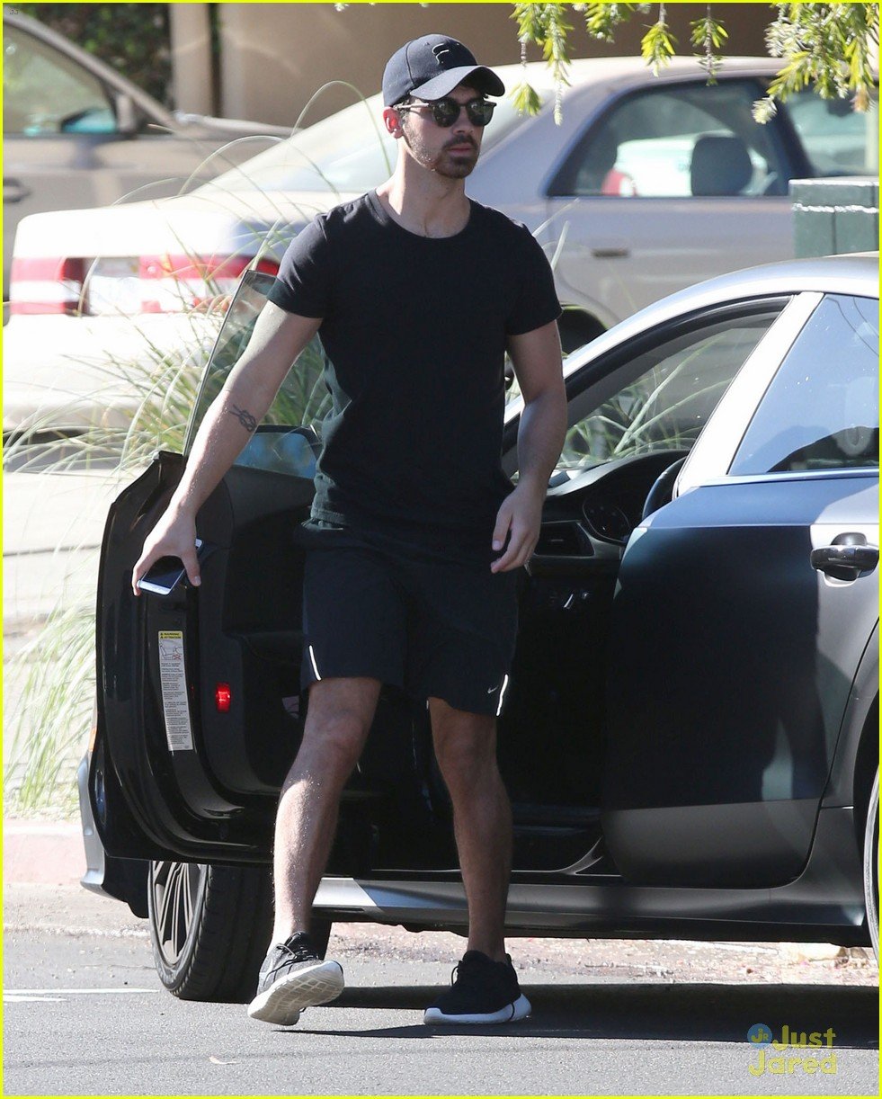 Full Sized Photo of joe jonas sees his crush what does he do 07 What