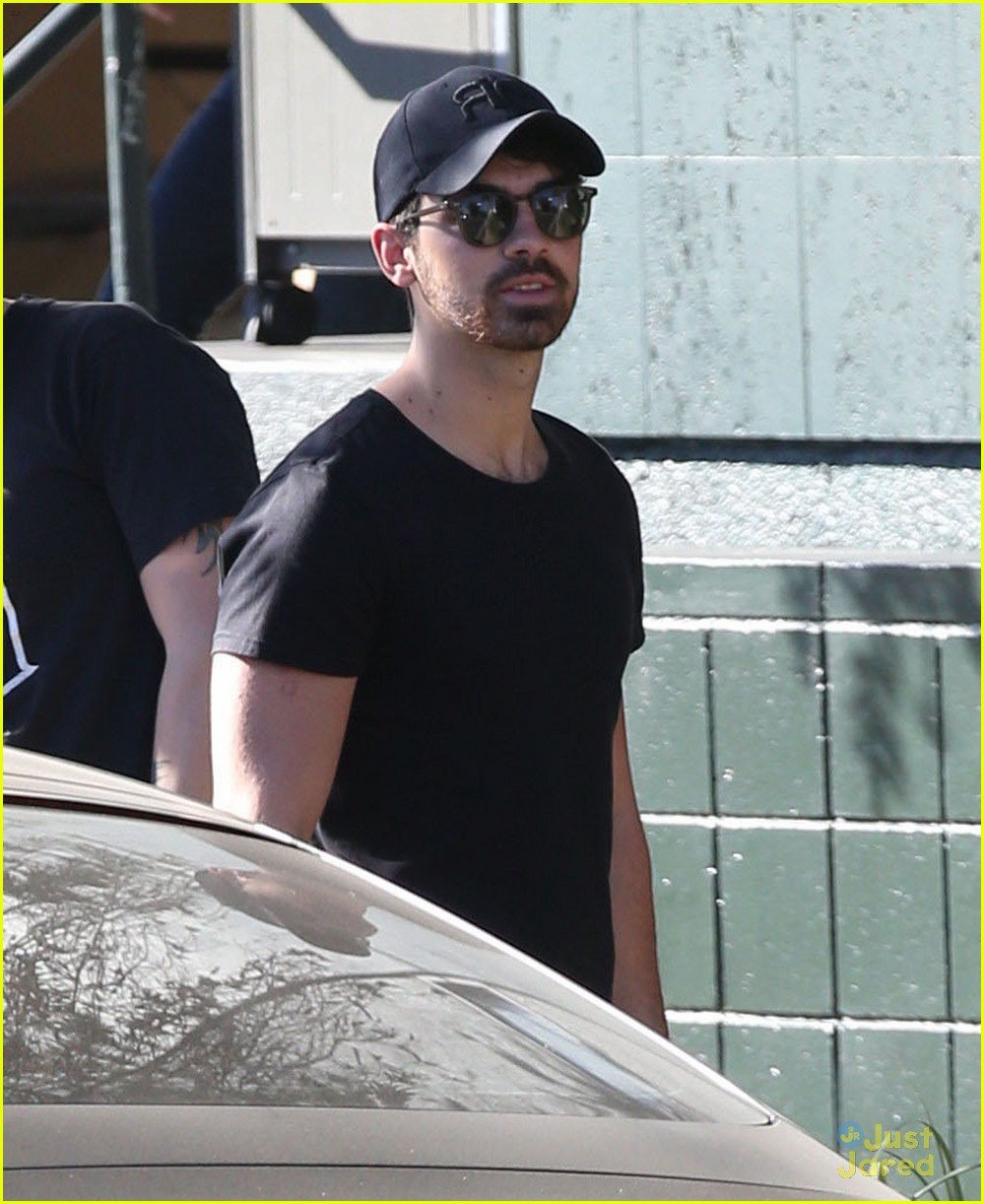 What Does Joe Jonas Do When He Sees His Crush? Photo 767710 Photo