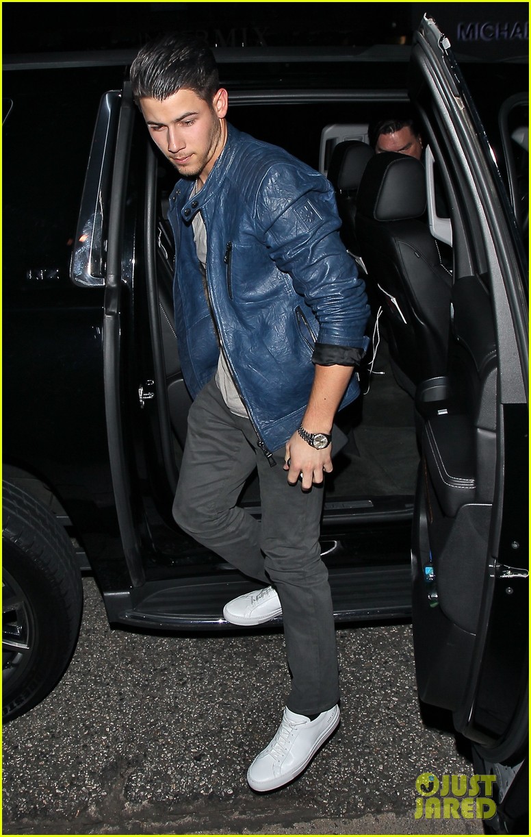 nick jonas celebrates jealous hitting 1 at top 40 radio 19