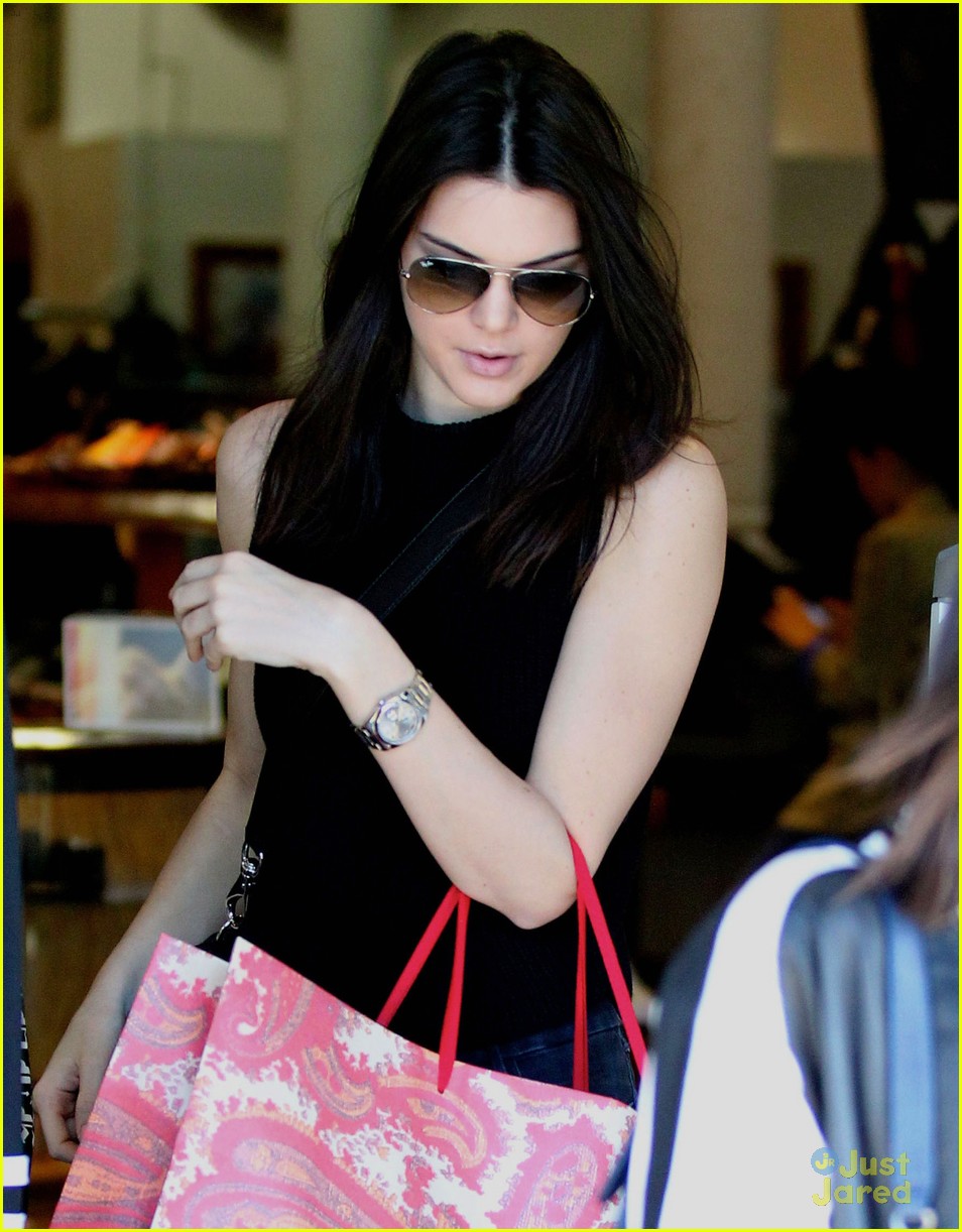 I Just Can't Get Enough of Kendall Jenner and Her Vintage Hermès Kelly -  PurseBlog