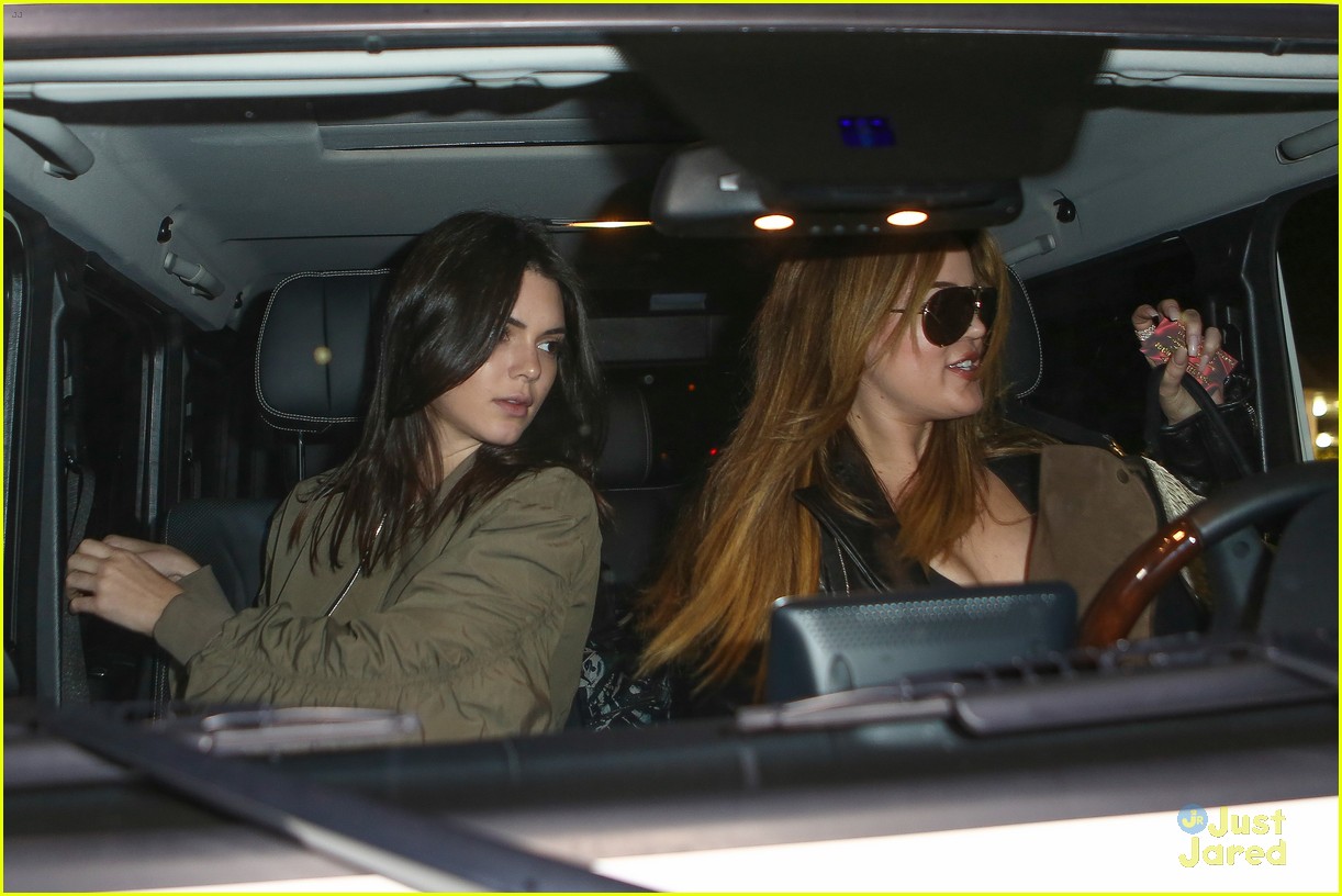 Kendall Jenner & Khloe Kardashian's Dinner Gets Caught On Camera For 