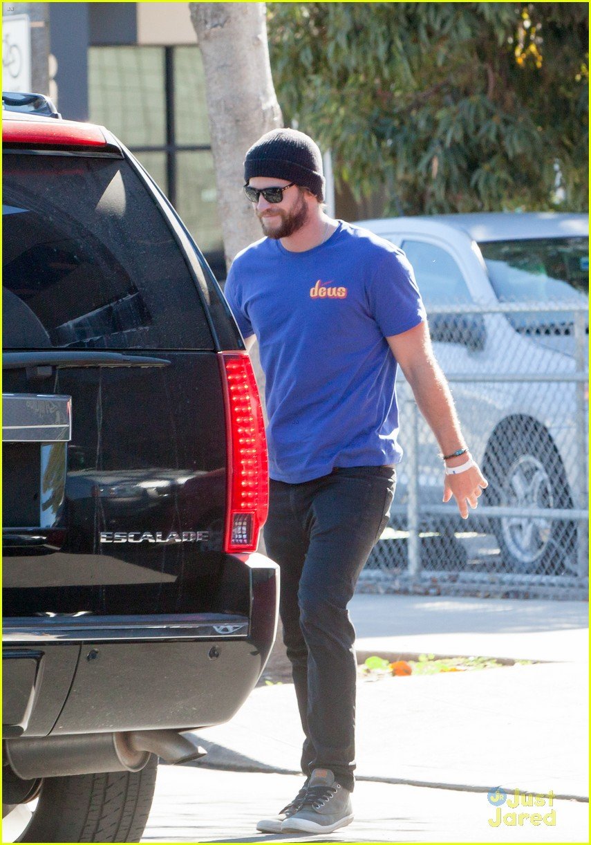 Liam Hemsworth Might Have Broken His Arm Photo 766410 Photo Gallery