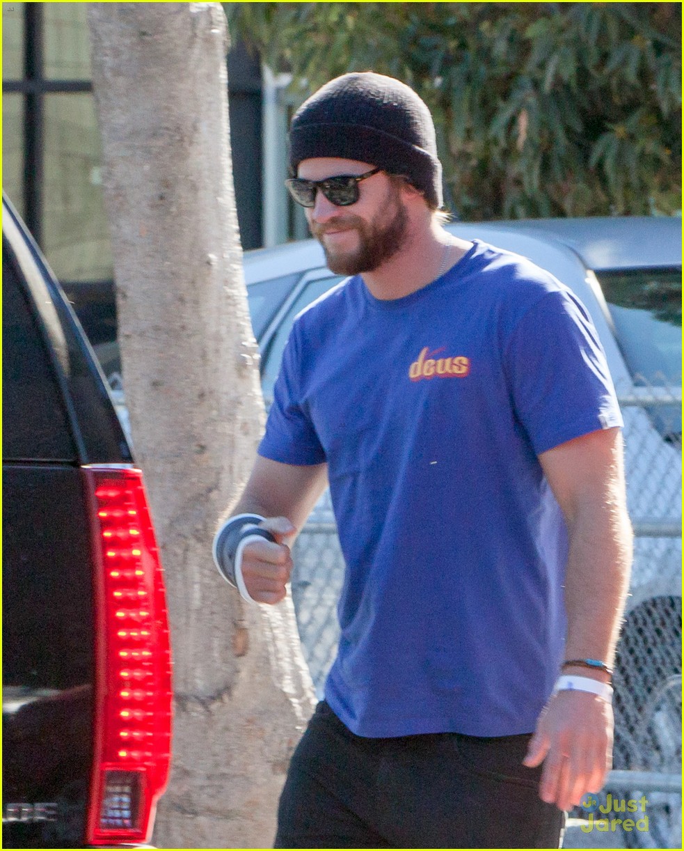 Liam Hemsworth Might Have Broken His Arm Photo 766411 Photo Gallery