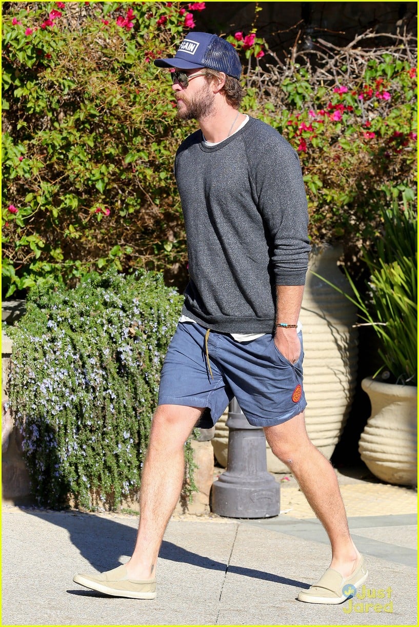 Liam Hemsworth Stops at Malibu Starbucks After Wrapping 'The Dressmaker ...