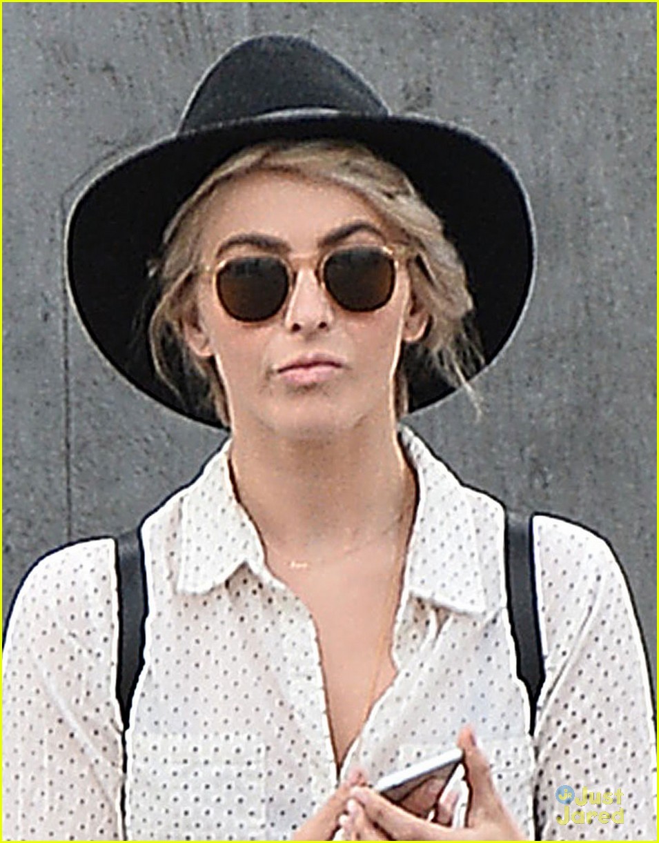 Full Sized Photo of julianne hough going shopping solo 04 | Julianne