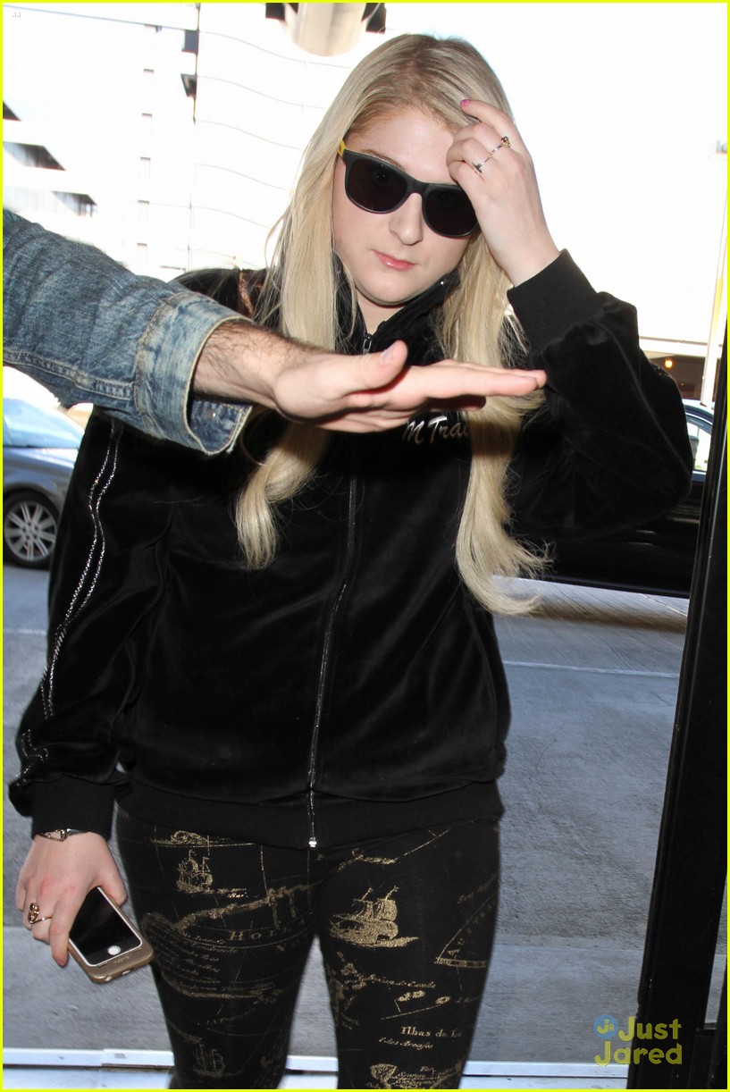 Meghan Trainor Performs Acoustic Version of 'Lips Are Movin'' Watch