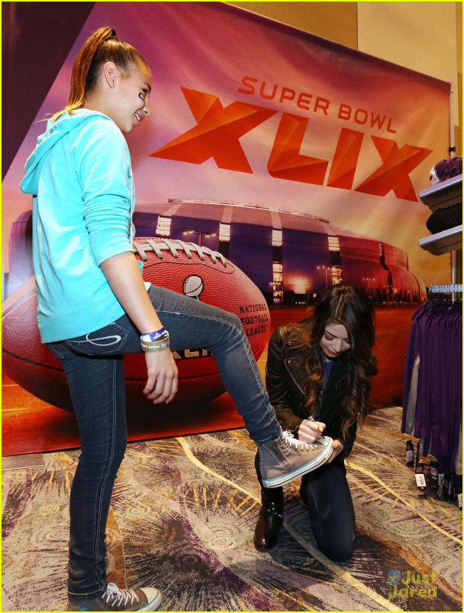 Miranda Cosgrove & Jordin Sparks Kick Off SuperBowl Festivities at NFL Shop  Grand Opening: Photo 767201, Jordin Sparks, Miranda Cosgrove Pictures