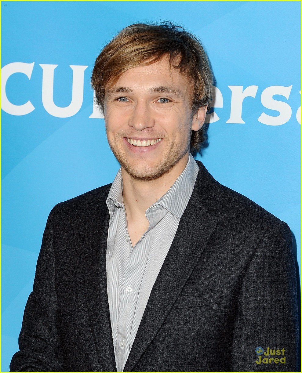 William Moseley & Merritt Patterson Bring 'The Royals' To TCA Press ...