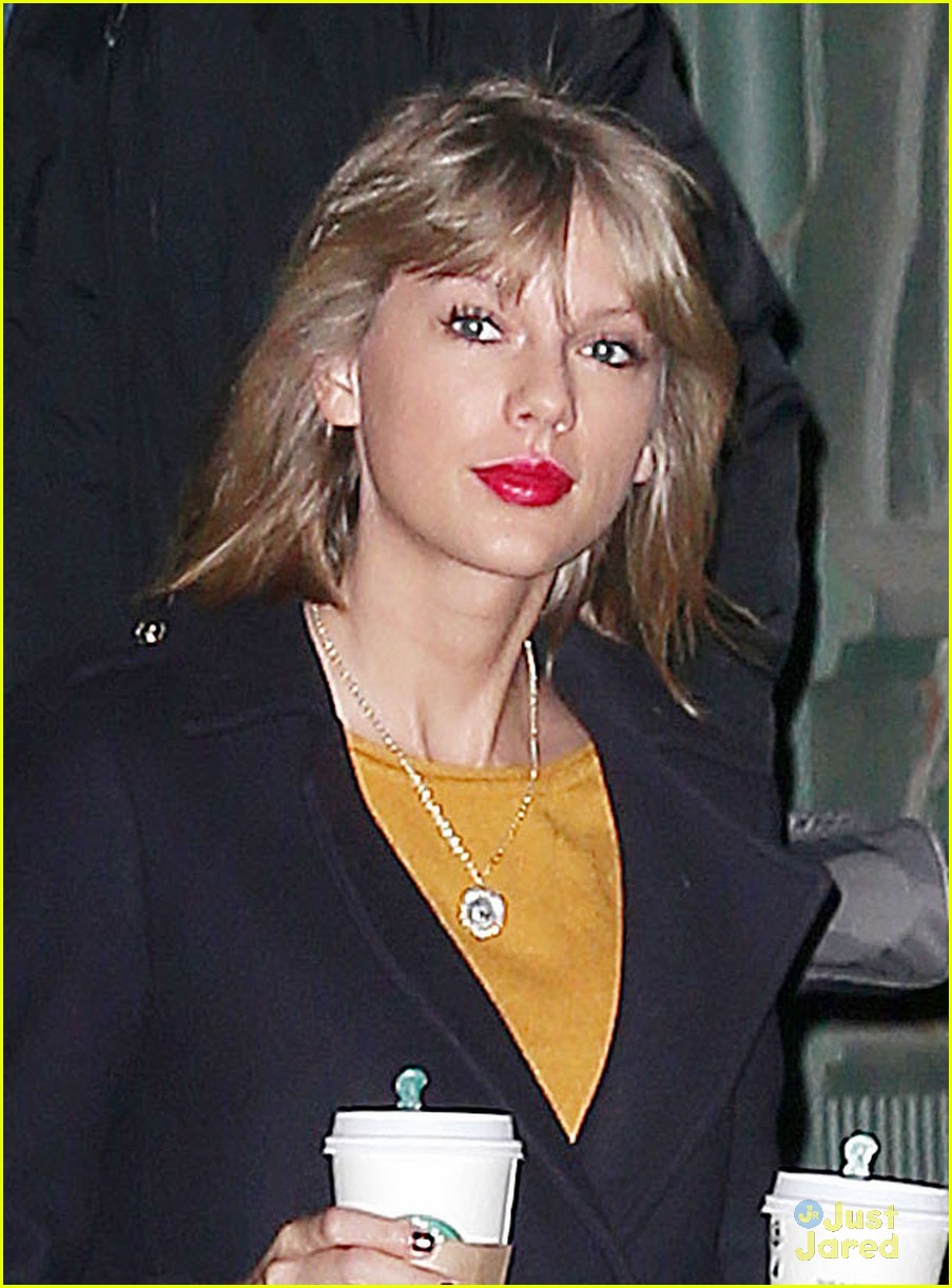 Taylor Swift Starts Her 2015 Bright & Early in NYC | Photo 759169 ...