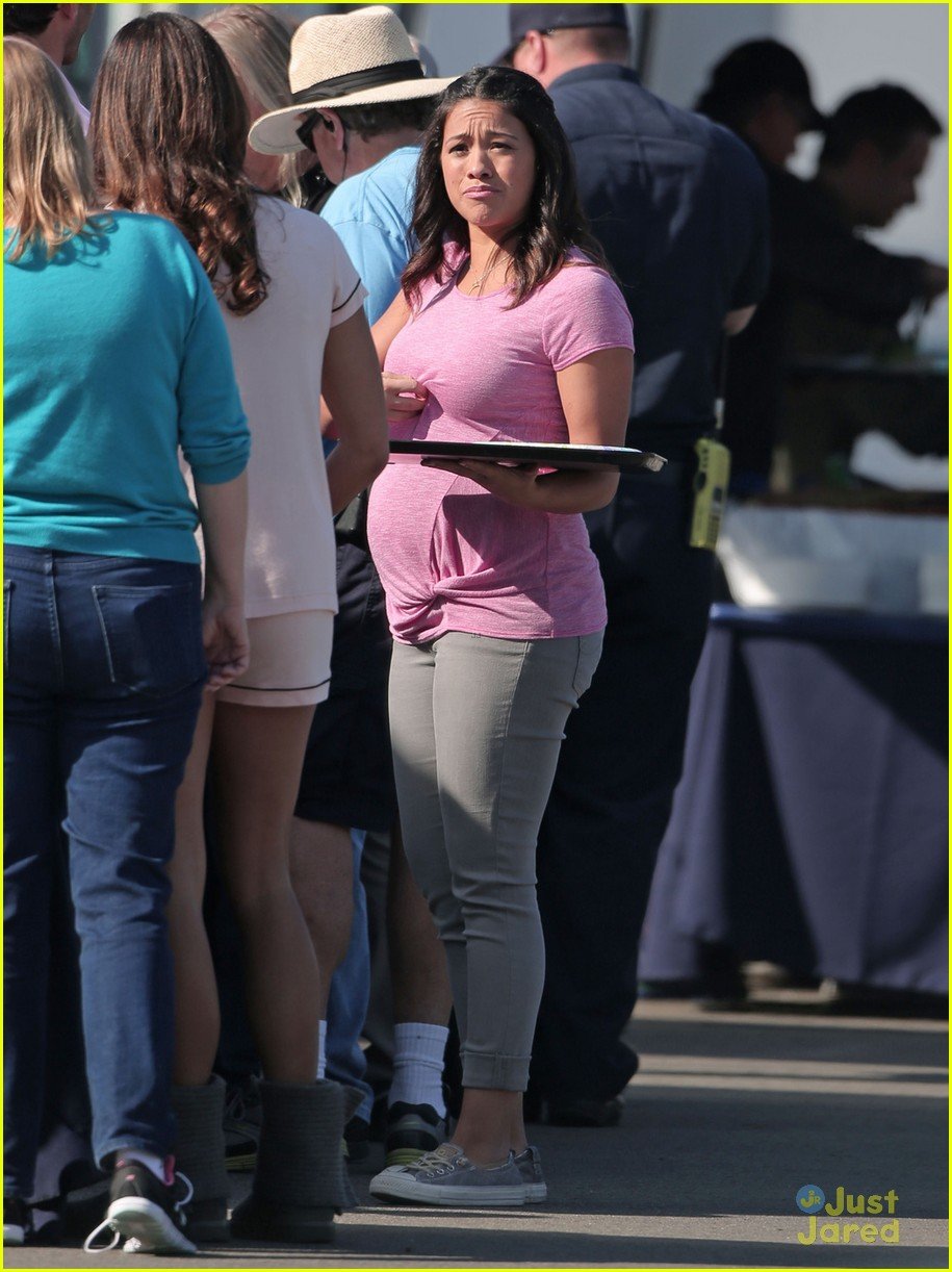 Gina Rodriguez Wears Fake Baby Bump on 'Jane the Virgin' Set | Photo