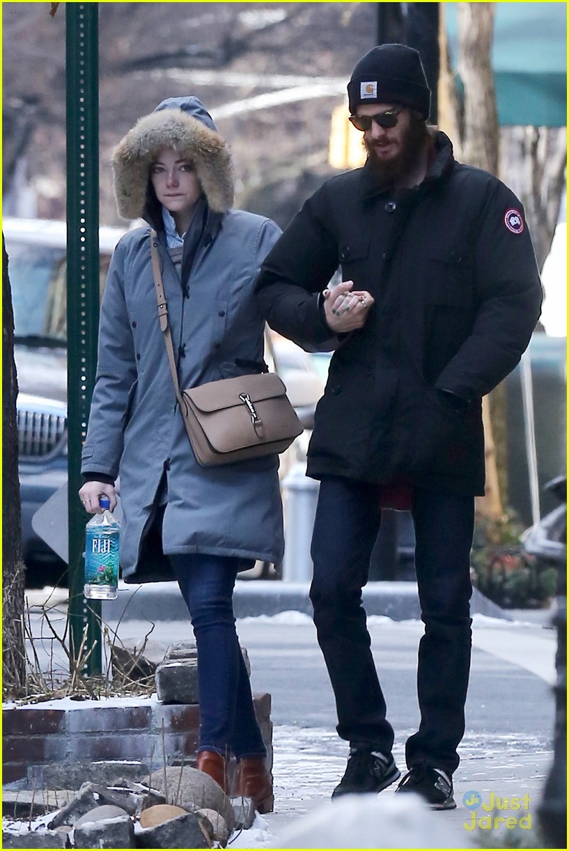 Emma Stone & Andrew Garfield Photobomb Fan's Instagram Shot - See It ...