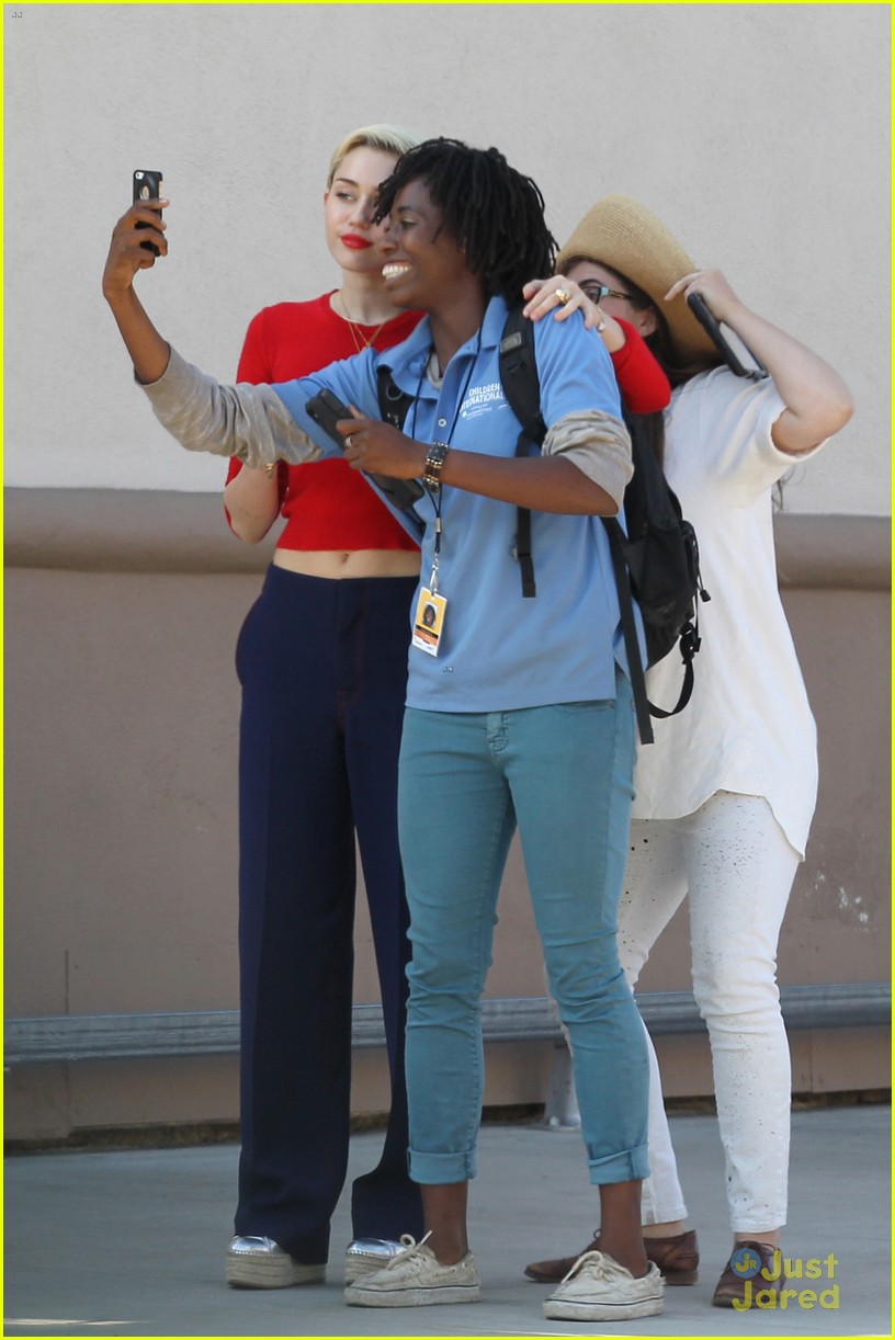 Miley Cyrus Sends Out Birthday Wishes to Brother Trace | Photo 779912