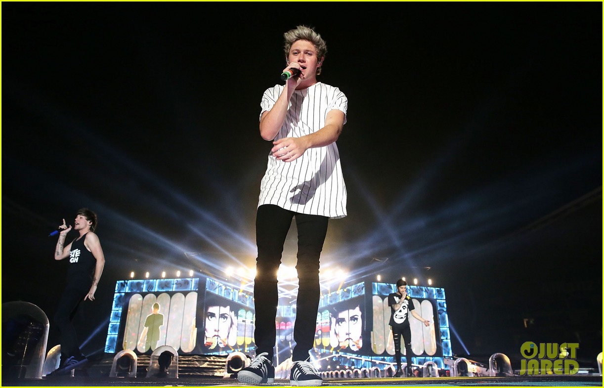 One Direction Hit Sydney To Kick Off 'On The Road Again' World Tour