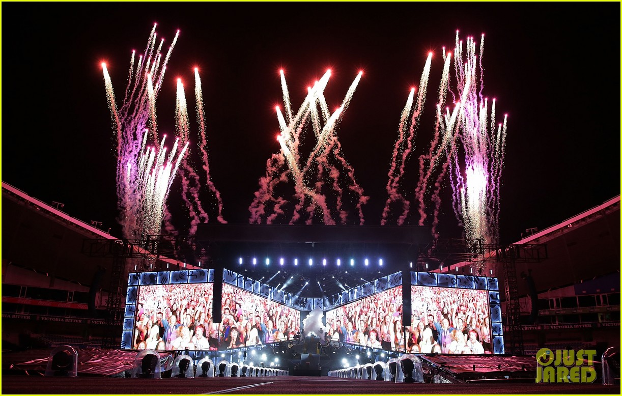 One Direction Hit Sydney To Kick Off 'On The Road Again' World Tour