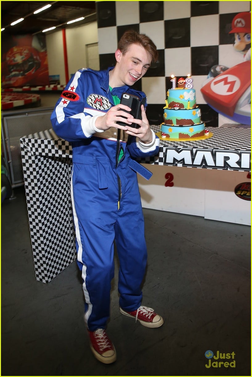 Full Sized Photo of dylan riley snyder nintendo bday party 15 | Dylan