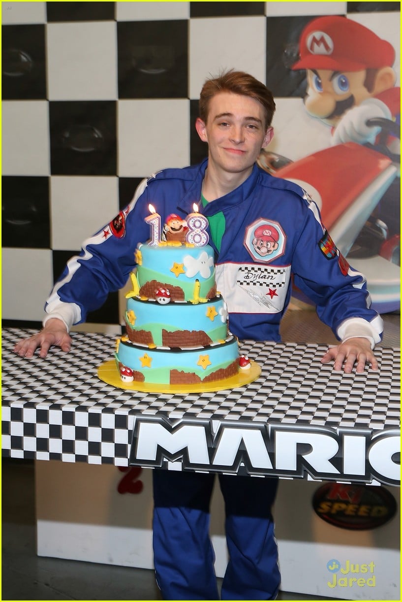 Full Sized Photo of dylan riley snyder nintendo bday party 20 | Dylan