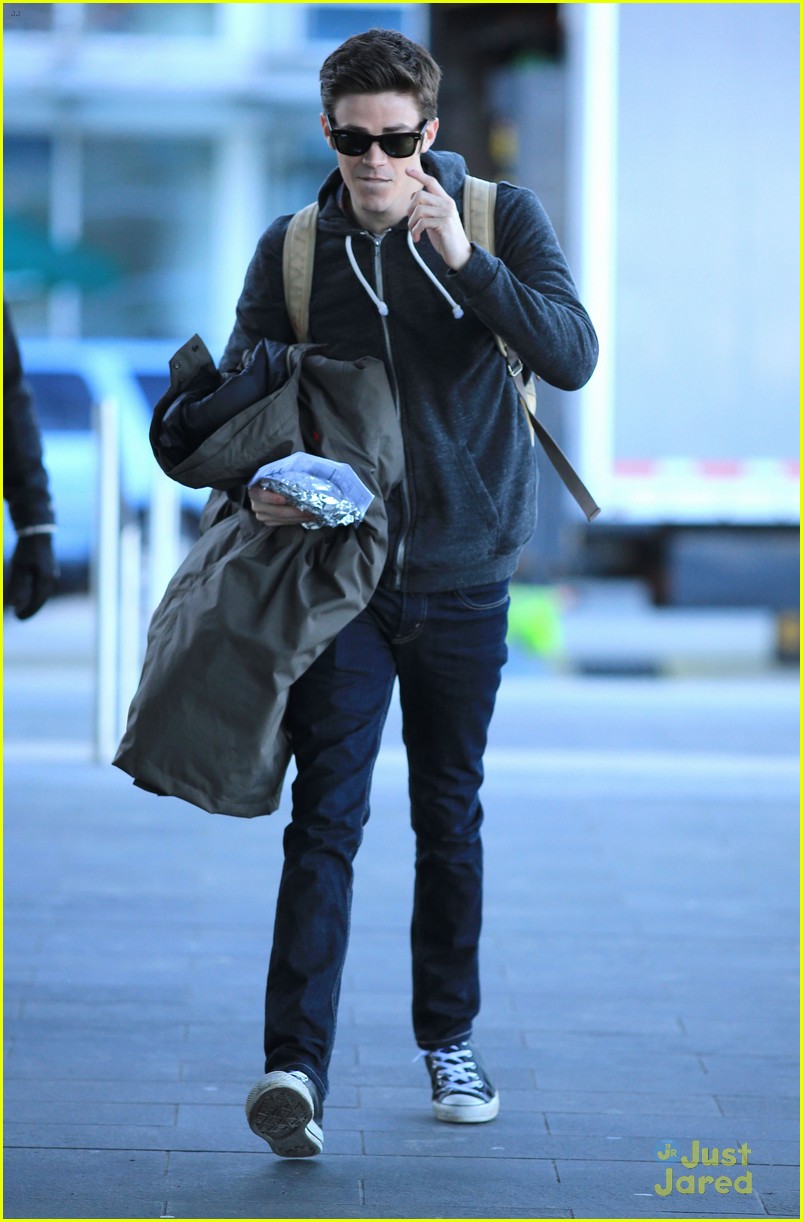 grant gustin playful faces paparazzi the flash 11.
