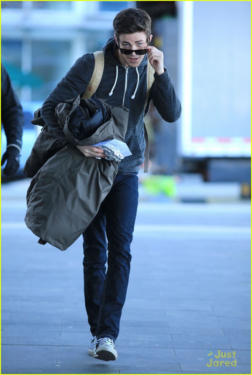 Grant Gustin Gets Playful With Paparazzi In Between The Flash Scenes Photo 778897 Photo