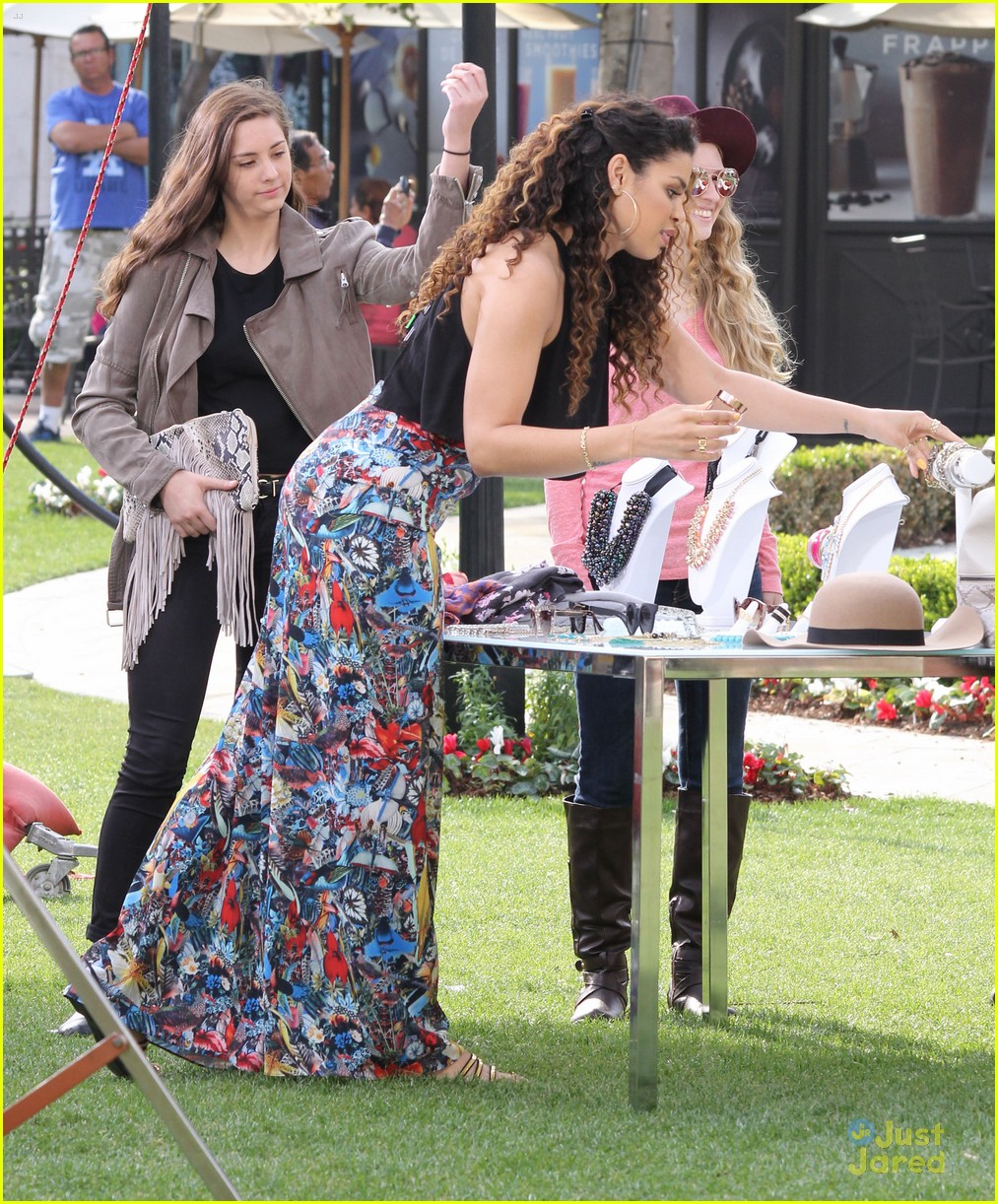 Jordin Sparks Amps Up Her Curls While Shooting 'Who Wore It Better ...