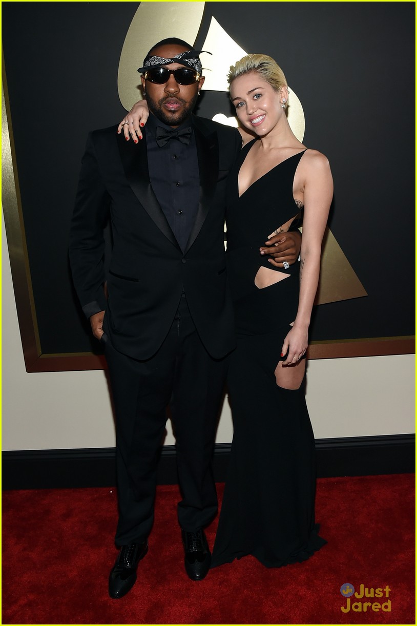 Miley Cyrus Goes Sleek in Black at the Grammys 2015 | Photo 772506 ...