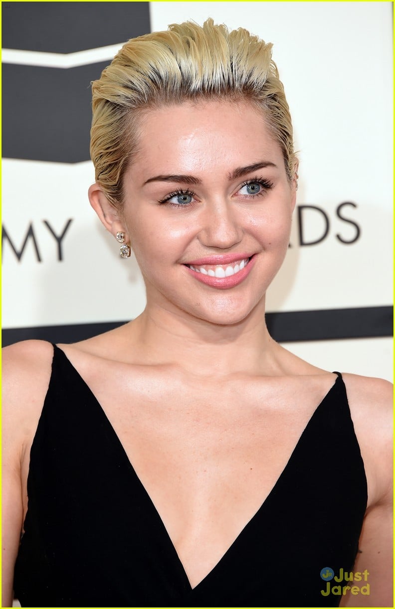 Miley Cyrus Goes Sleek in Black at the Grammys 2015 Photo 772507