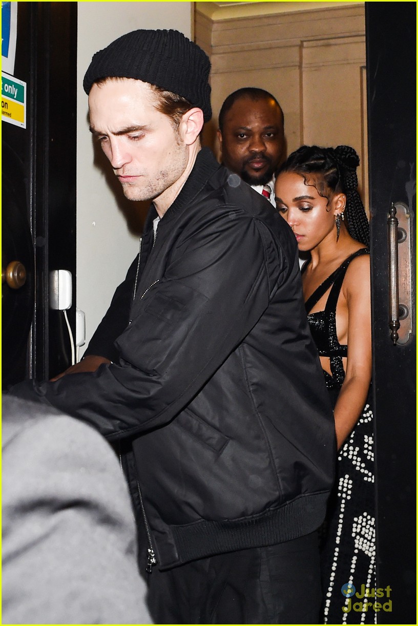 Robert Pattinson Supports Girlfriend Fka Twigs At Brit Awards 2015 Photo 780064 Photo