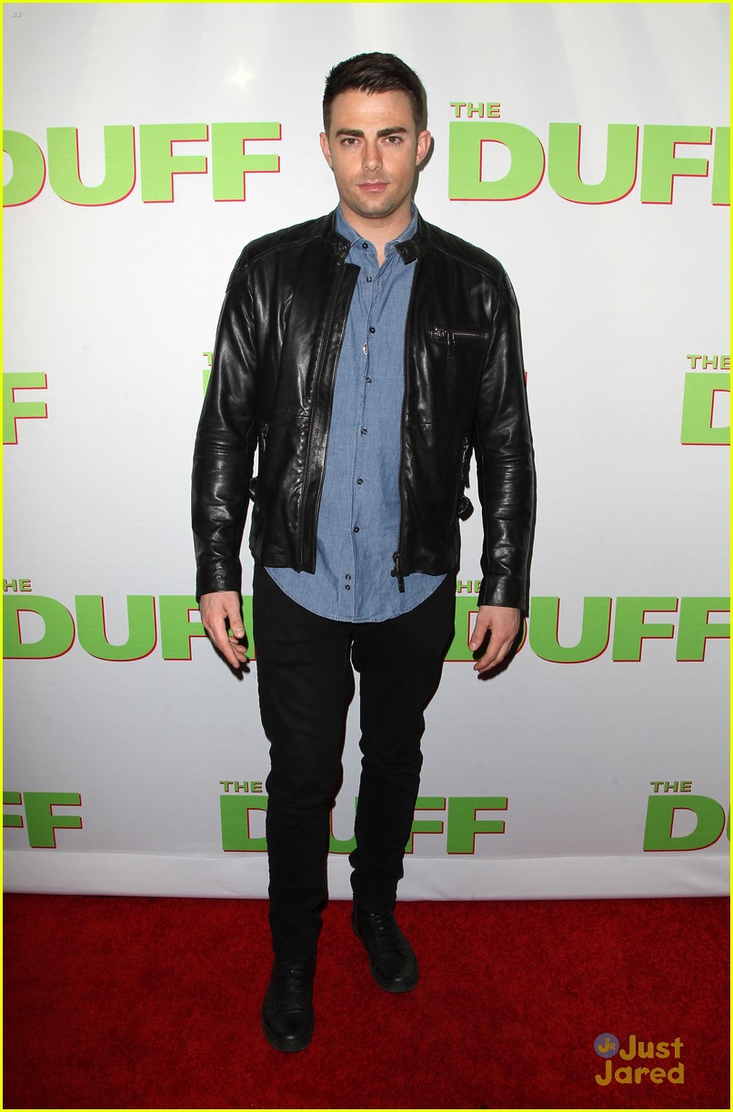 Italia Ricci Supports Fiance Robbie Amell at 'The DUFF' Premiere ...