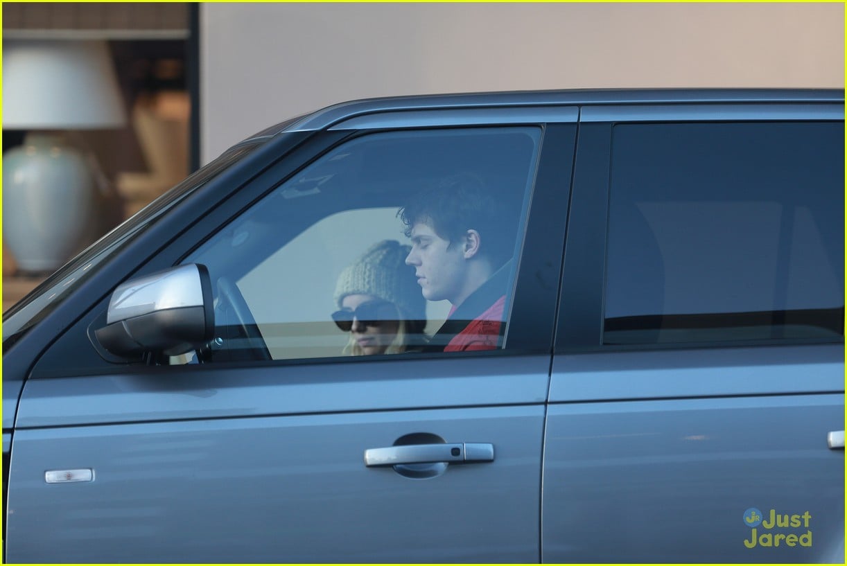 Emma Roberts & Evan Peters Spend Their Day Together | Photo 771194 ...