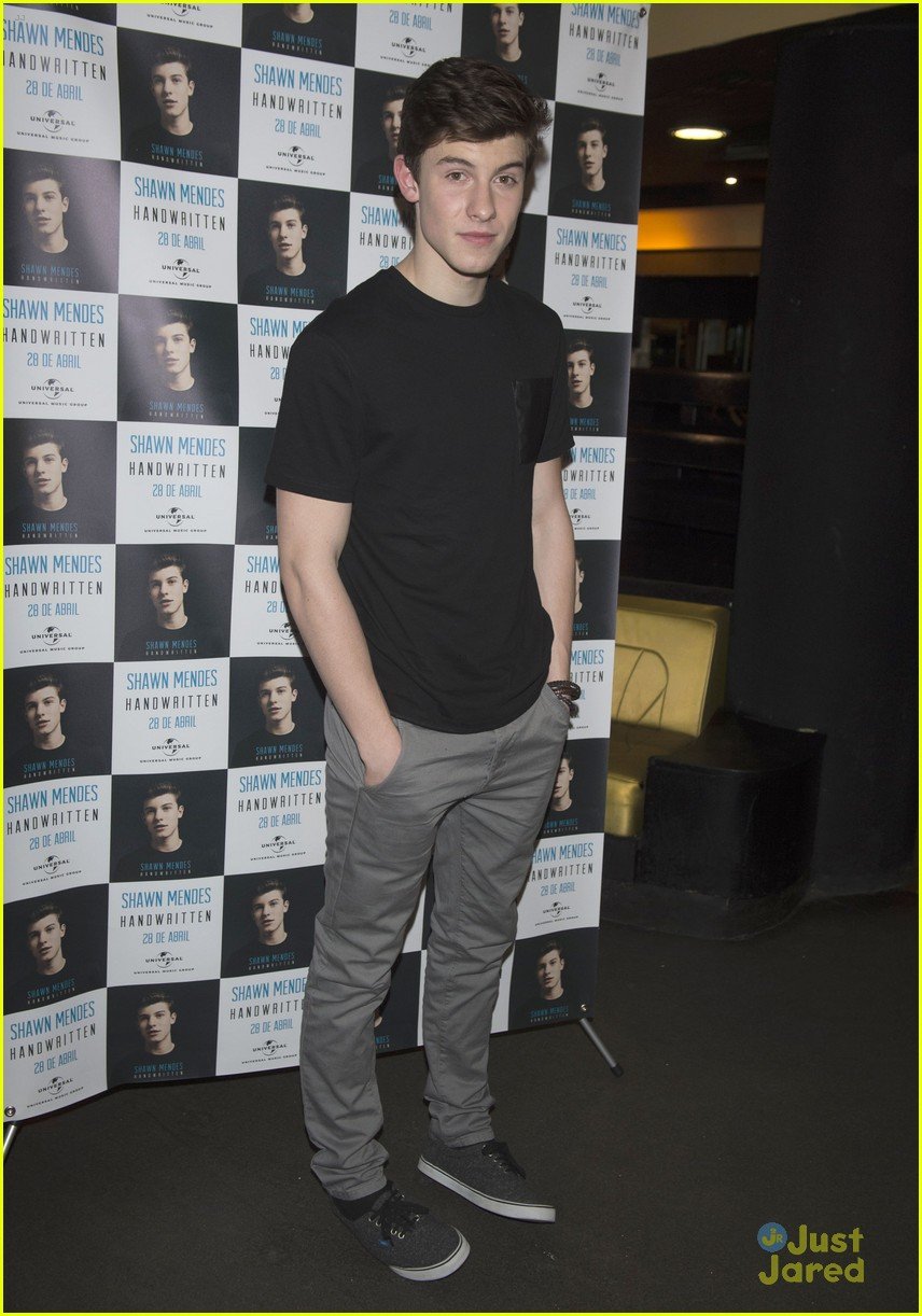 Full Sized Photo of shawn mendes madrid concert sorry fans 01 Shawn