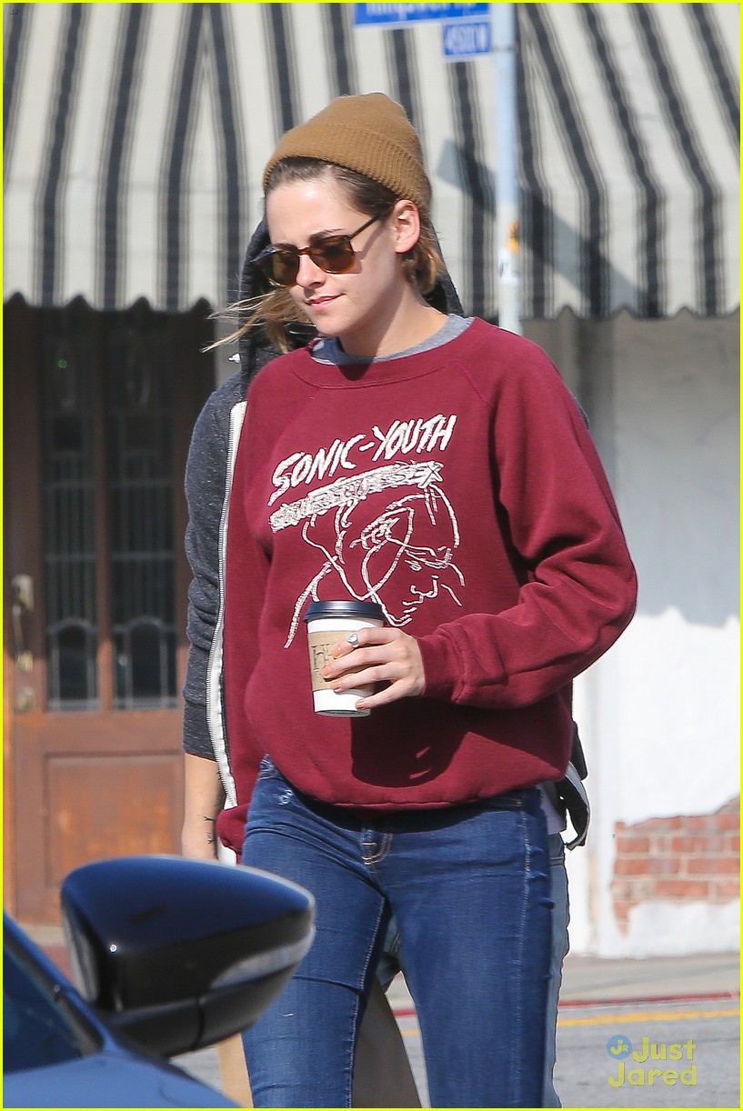 Kristen Stewart Grabs Coffee With Alicia Cargile Before Flying to ...