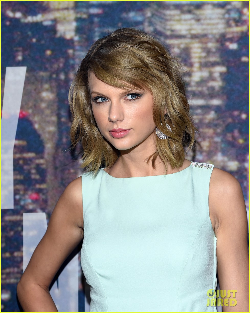 taylor swift snl 40 red carpet 04