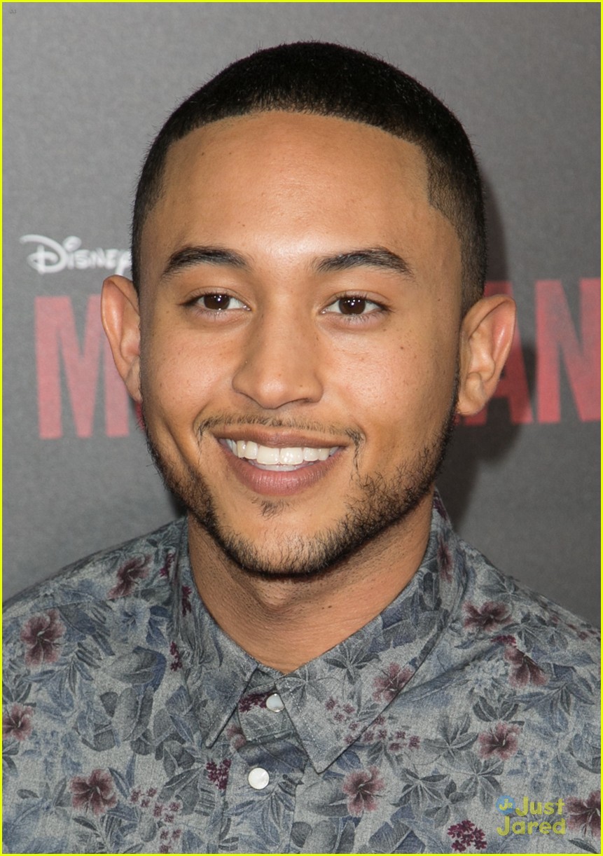 Tahj Mowry Runs To The 'mcfarland, Usa' Premiere With Sofia Reyes 